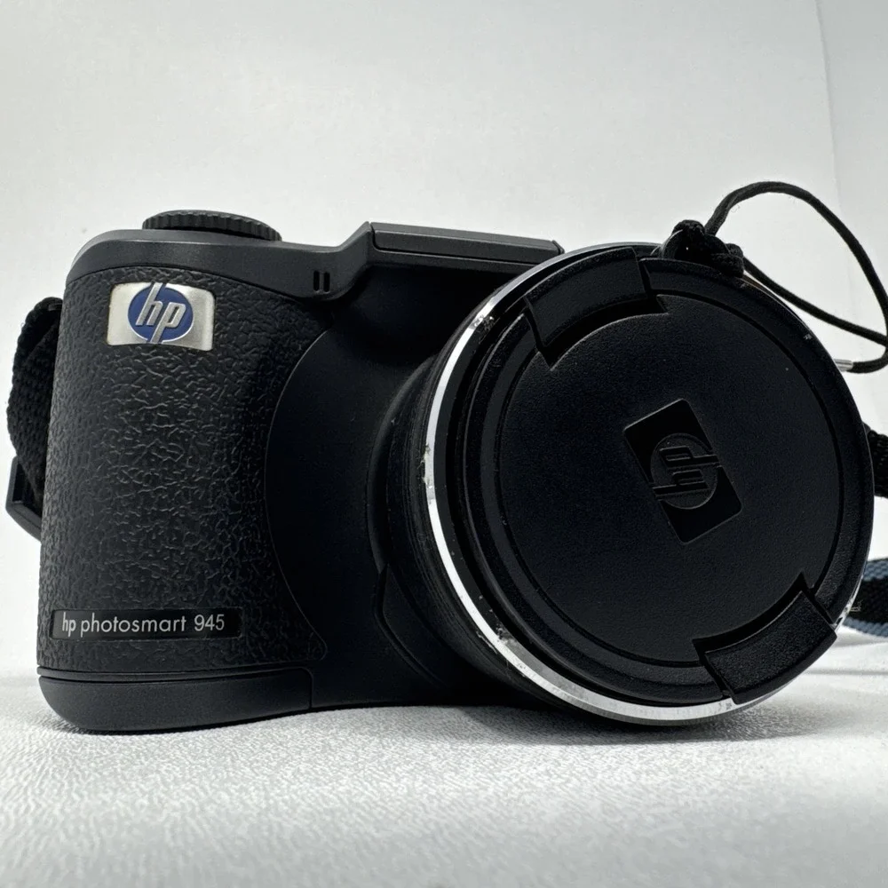 HP PhotoSmart 945 5.3MP Digital Camera 8xOptical Zoom GRLYB-0310 w/ Accessories‎